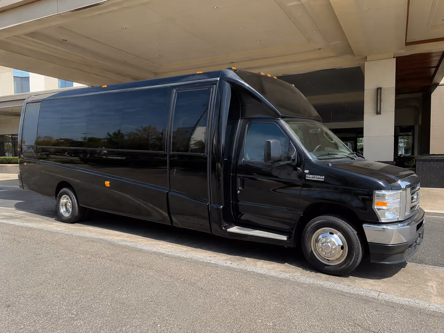 hotel to venue shuttle buses for baton rouge corporate groups